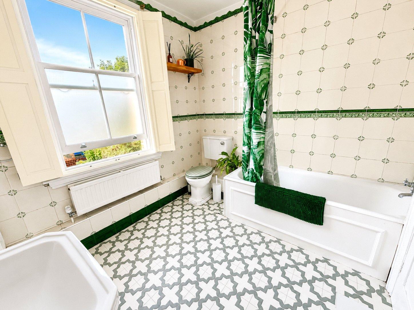 3 bedroom house for sale in London | Robinson Jackson