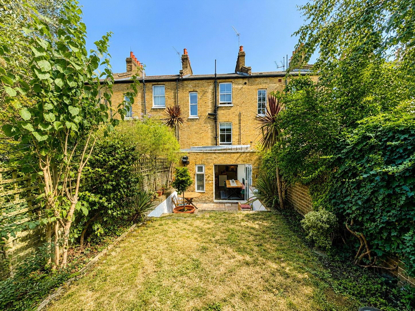 3 bedroom house for sale in London | Robinson Jackson