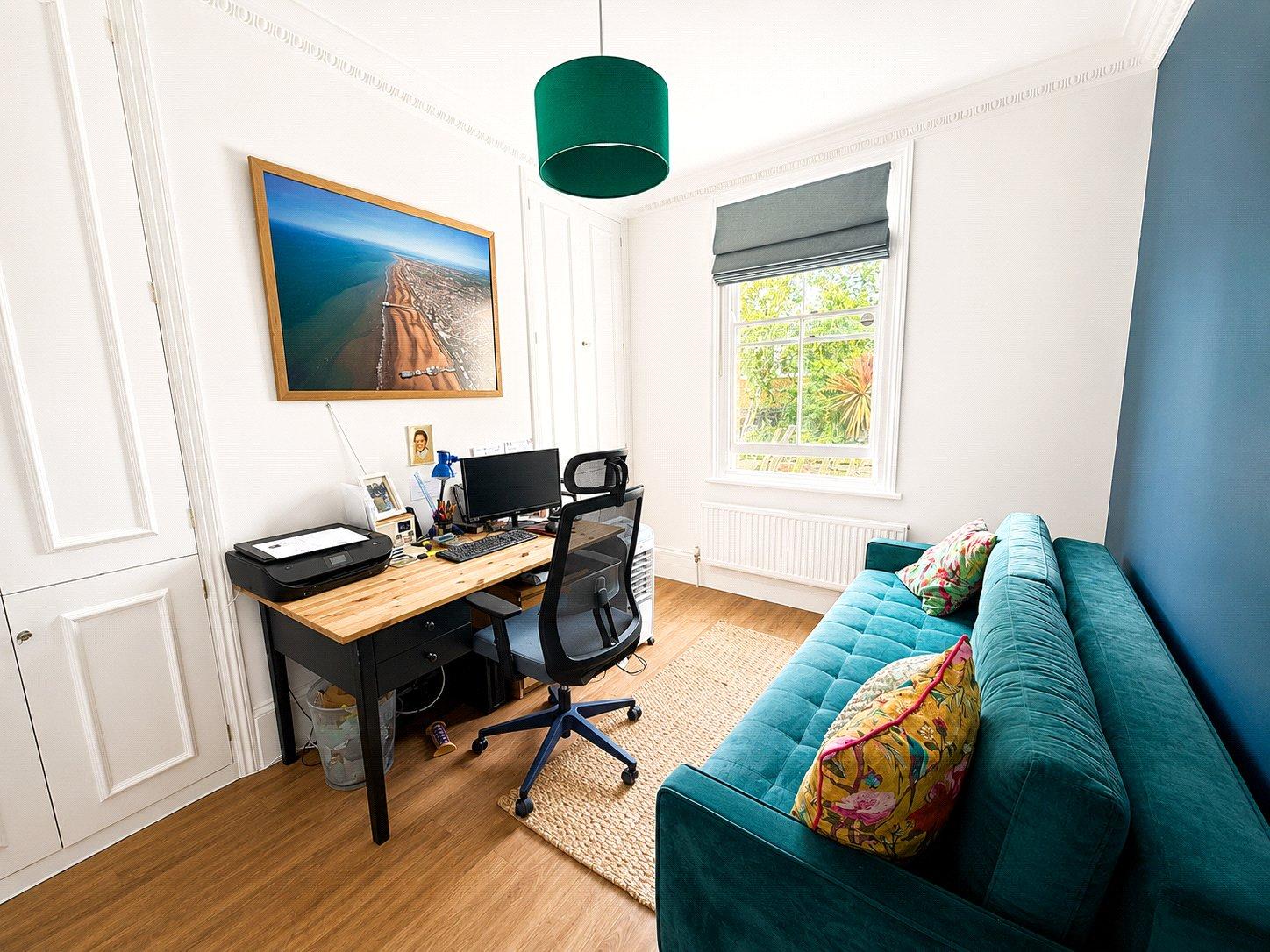 3 bedroom house for sale in London | Robinson Jackson