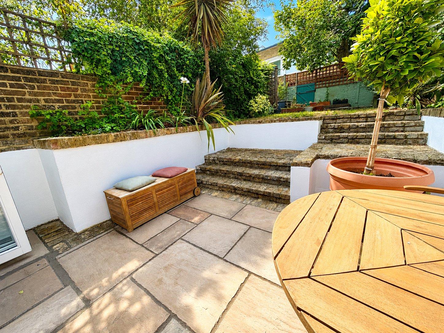 3 bedroom house for sale in London | Robinson Jackson