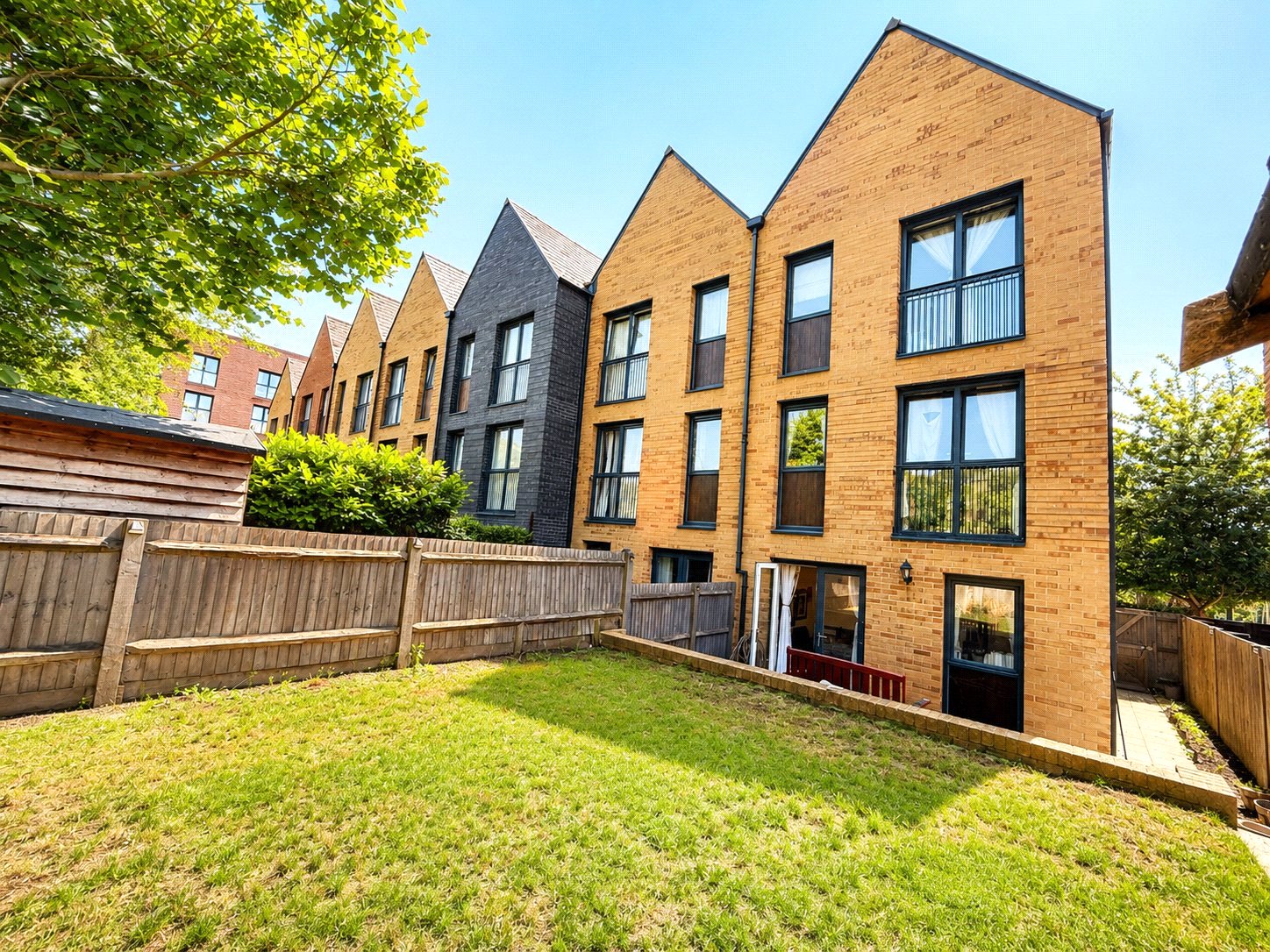 3 bedroom house for sale in London | Robinson Jackson
