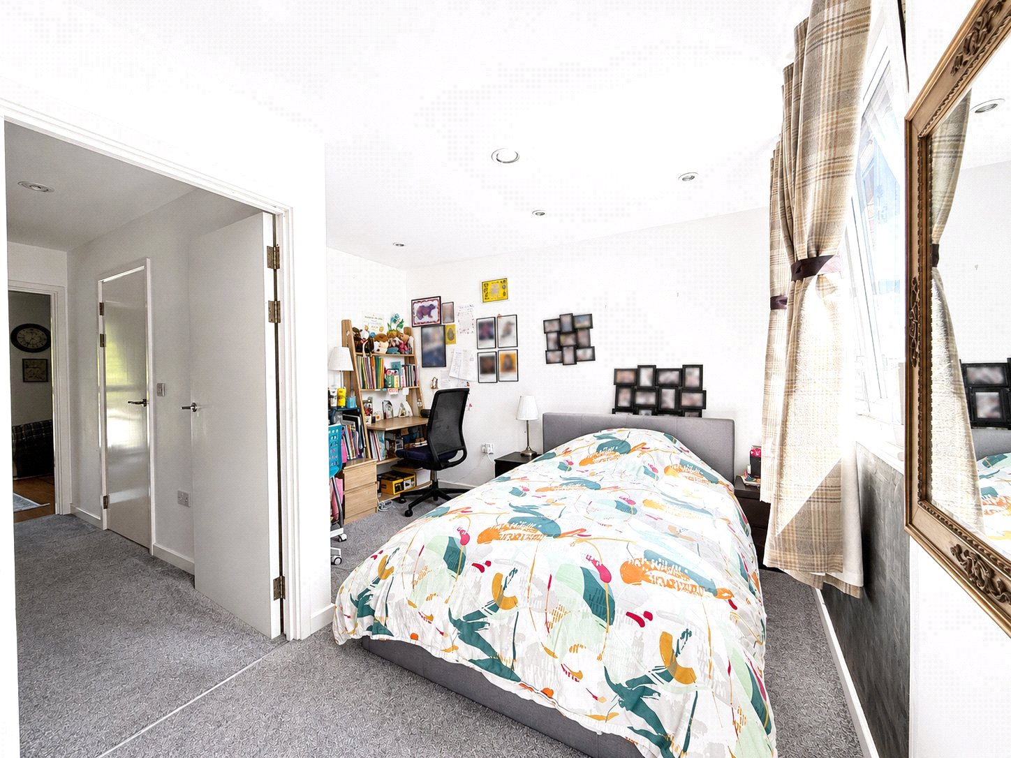 3 bedroom house for sale in London | Robinson Jackson