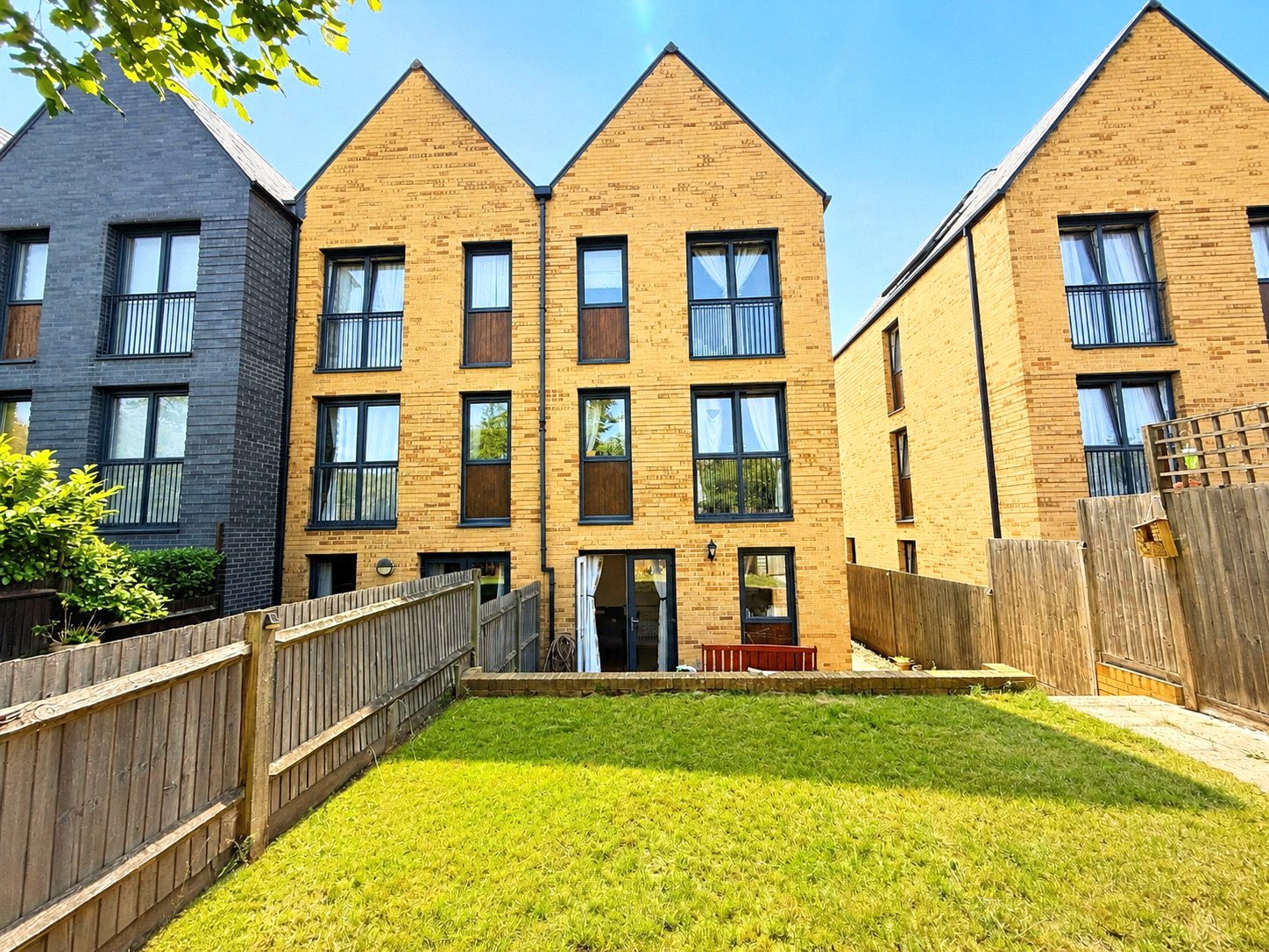 3 bedroom house for sale in London | Robinson Jackson