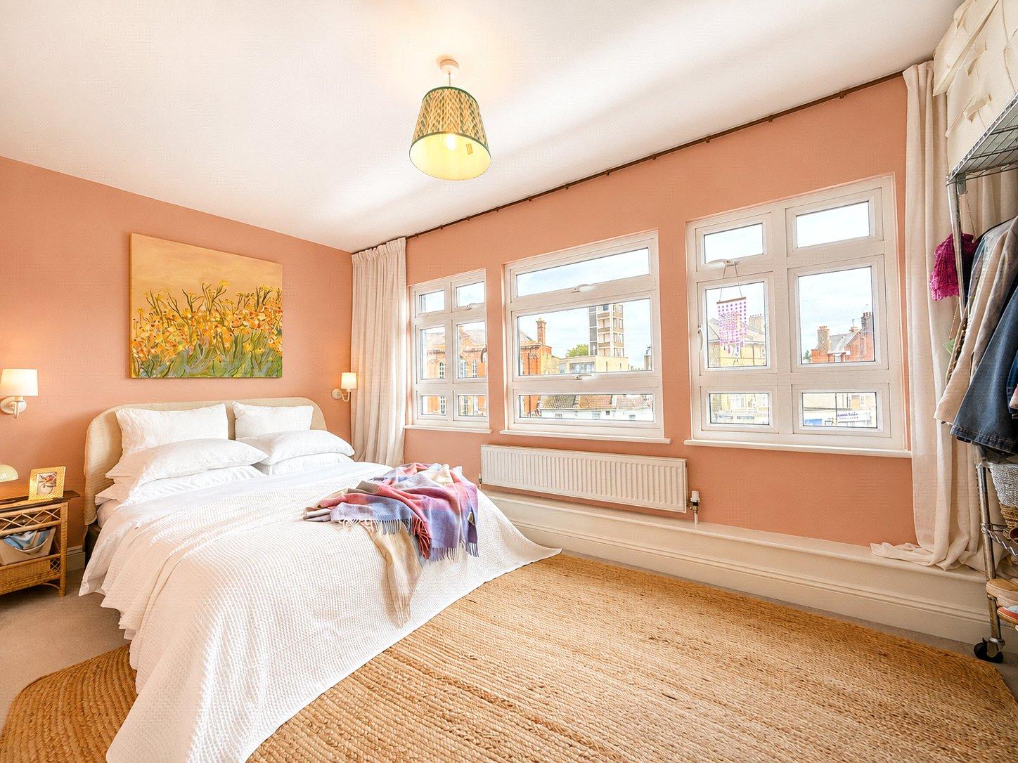 1 bedroom property for sale in London | Robinson Jackson
