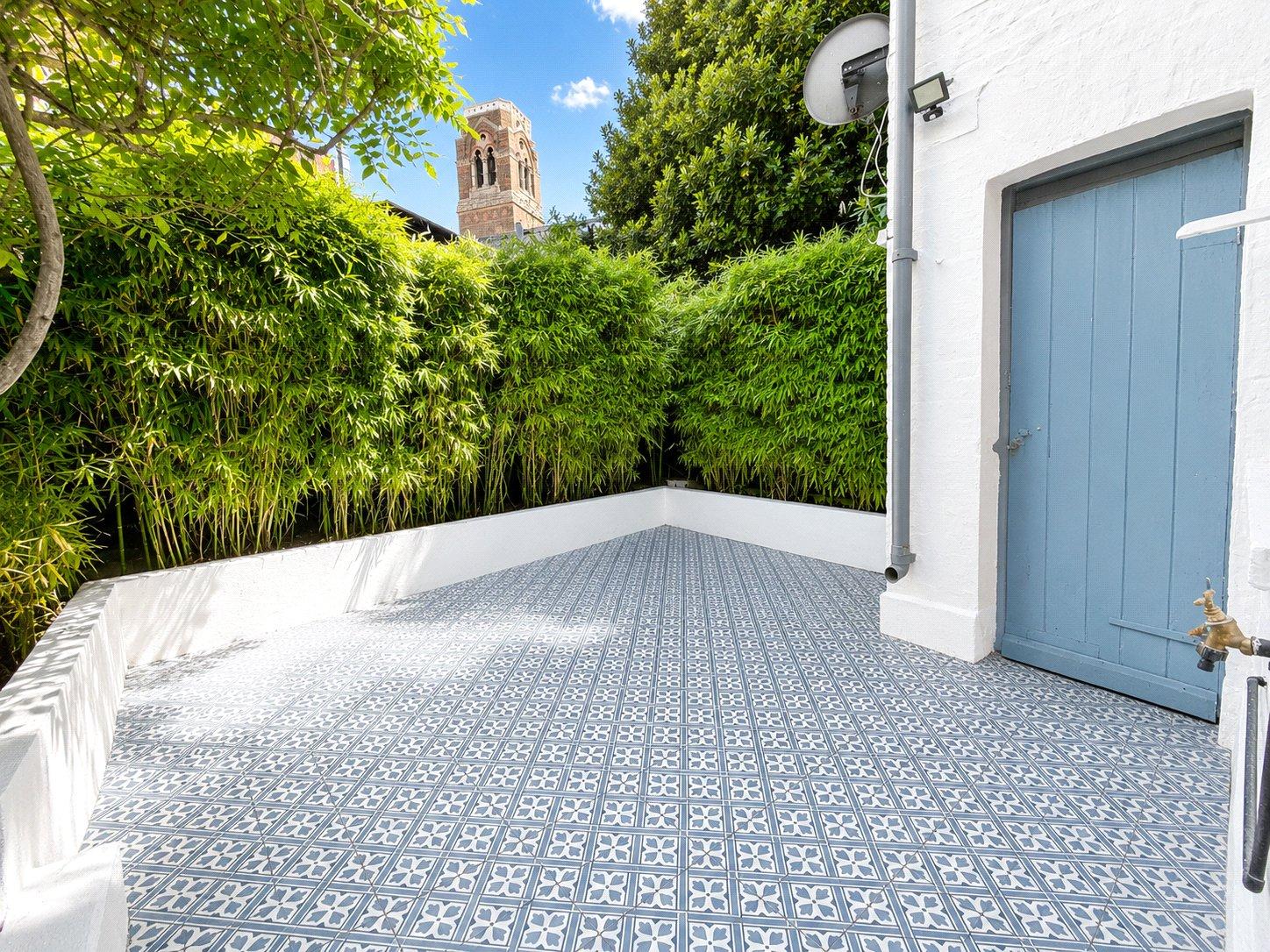 3 bedroom house for sale in London | Robinson Jackson