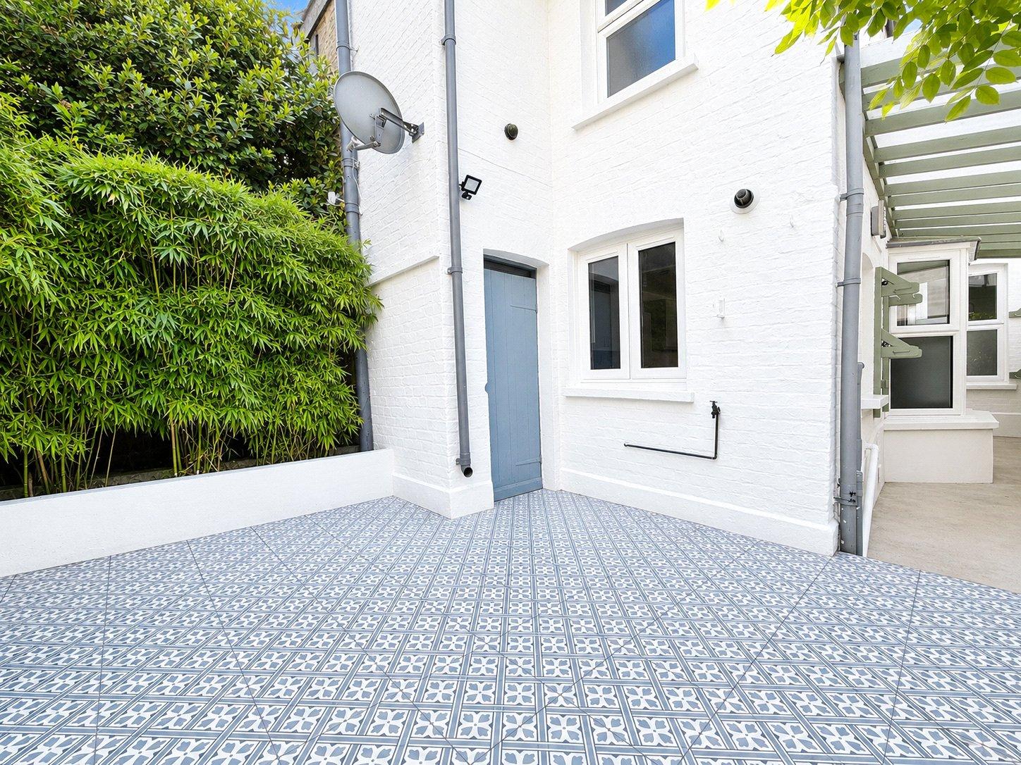 3 bedroom house for sale in London | Robinson Jackson