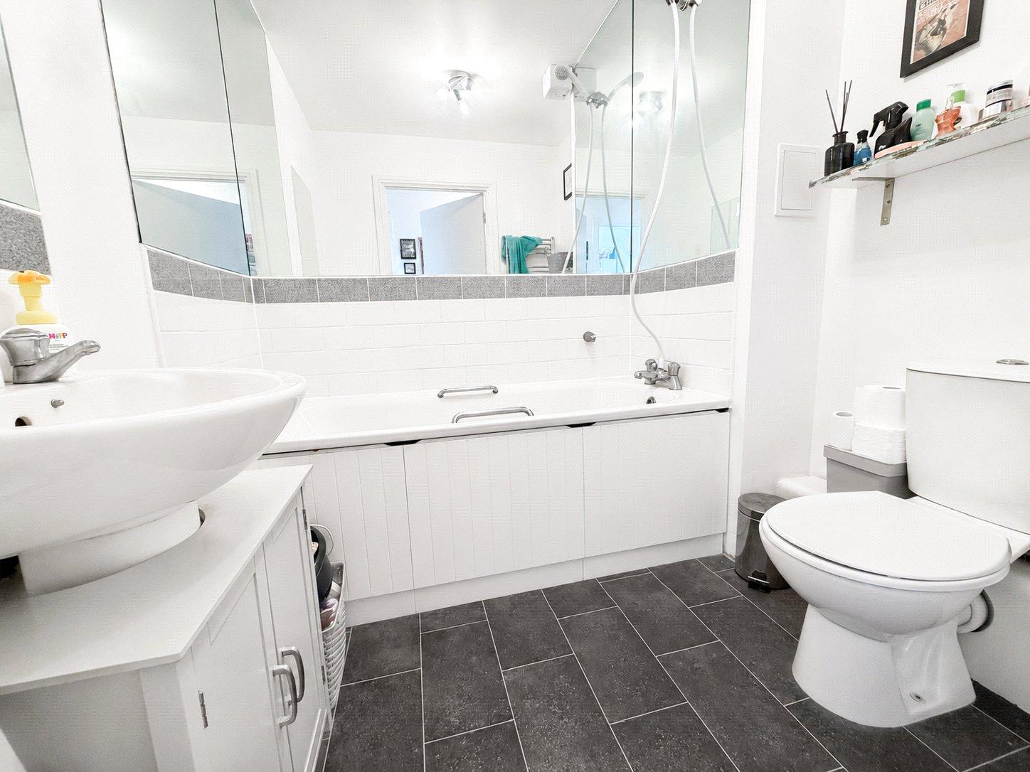 2 bedroom property for sale in London | Robinson Jackson