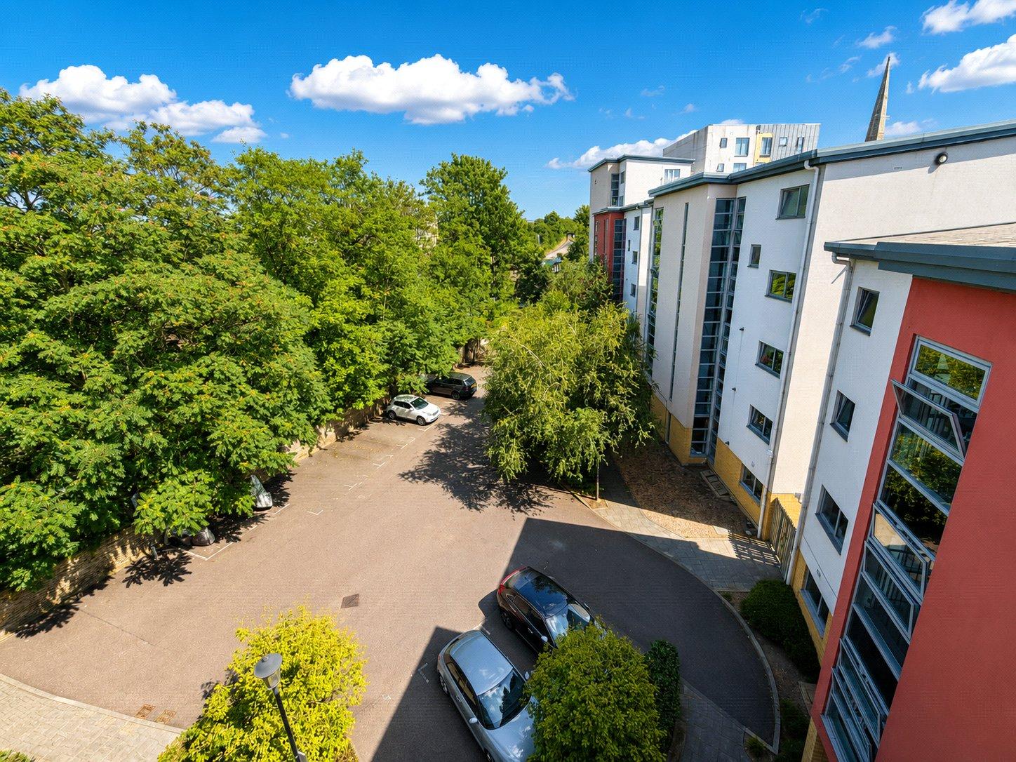 2 bedroom property for sale in London | Robinson Jackson