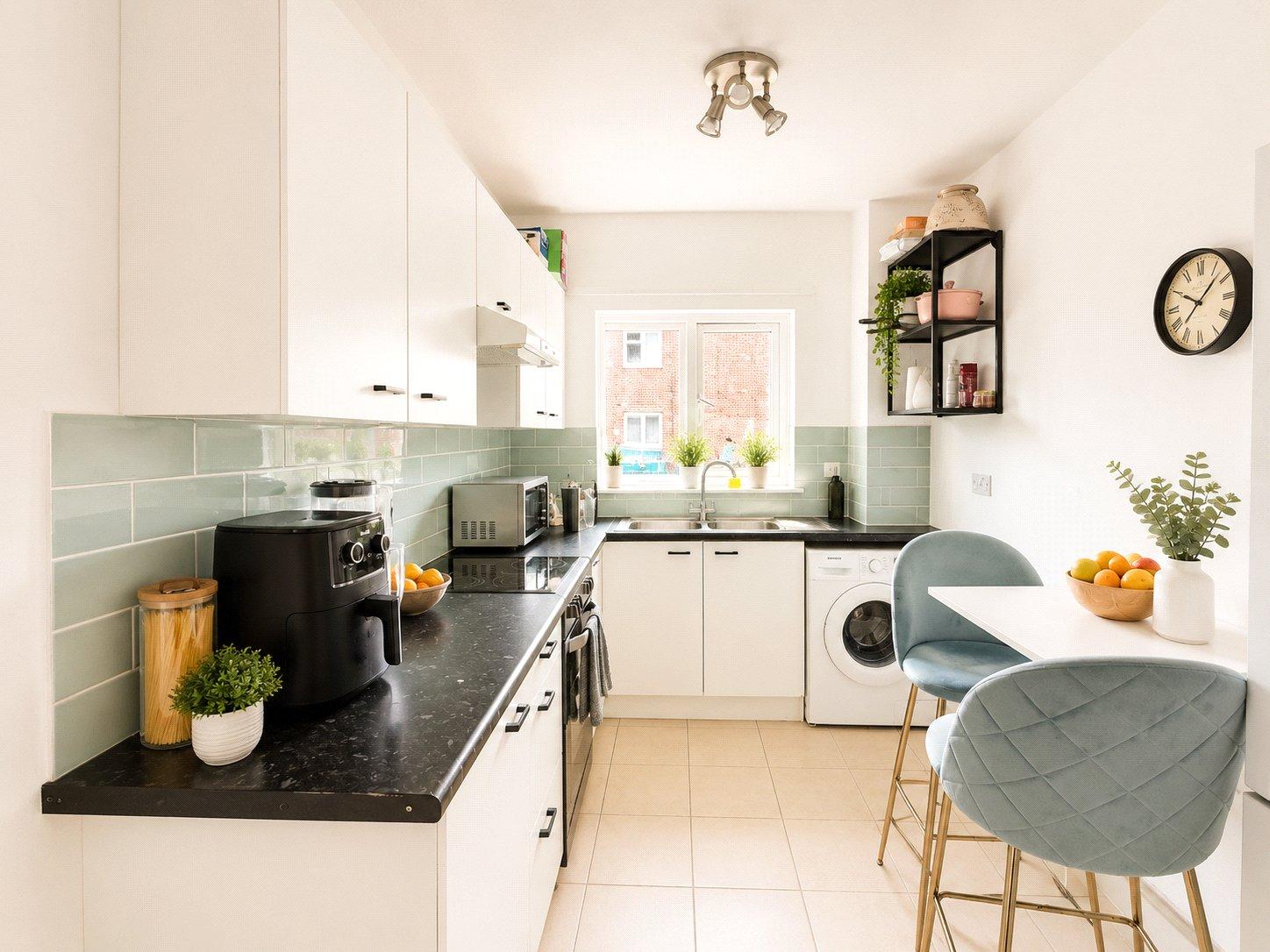 2 bedroom property for sale in London | Robinson Jackson
