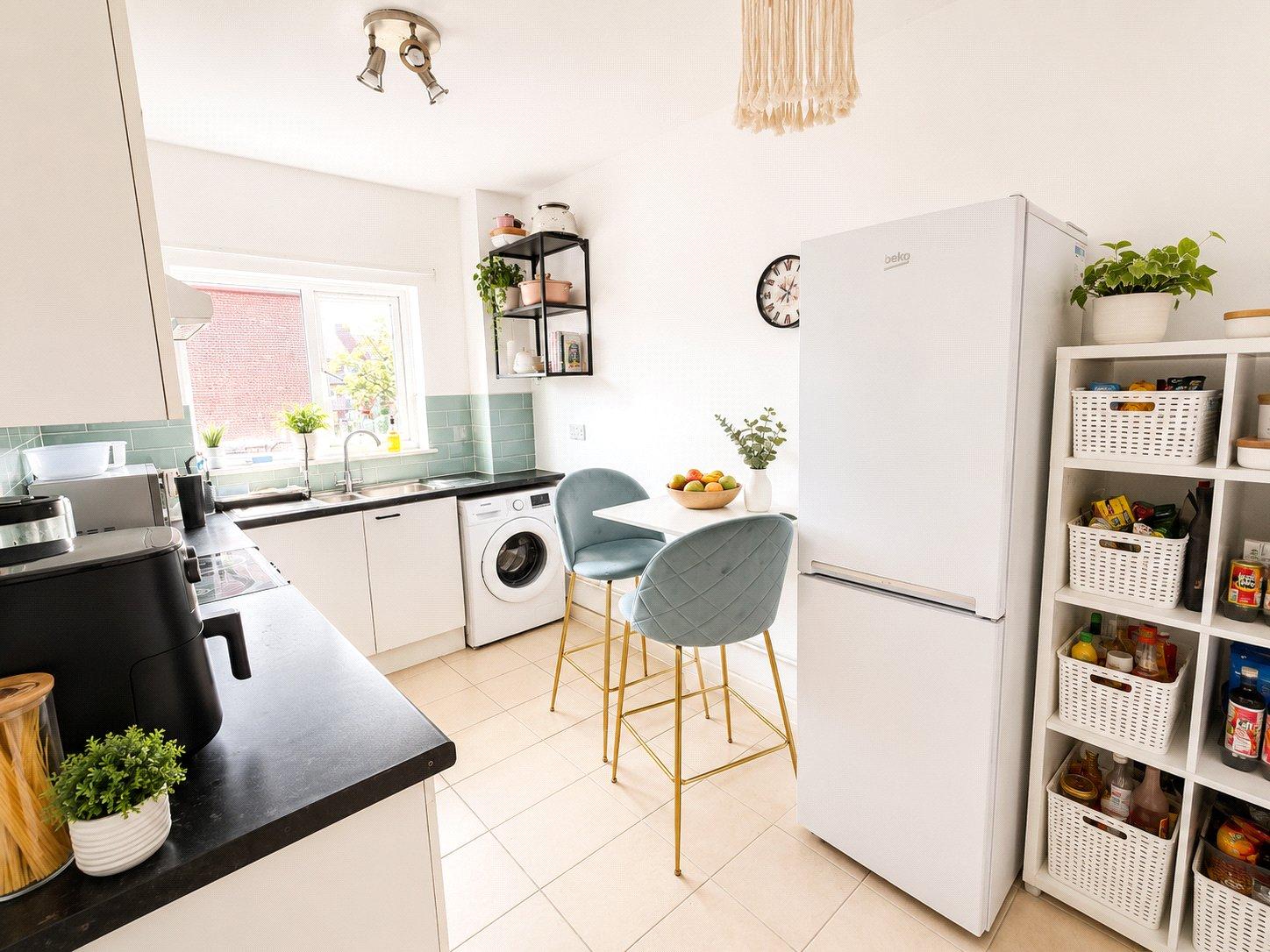 2 bedroom property for sale in London | Robinson Jackson