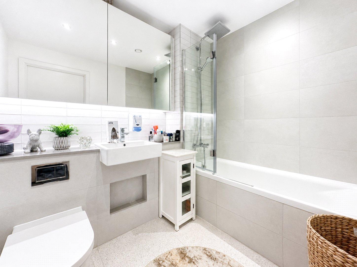3 bedroom property for sale in London | Robinson Jackson