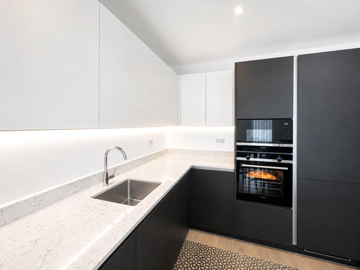 3 bedroom property for sale in London | Robinson Jackson