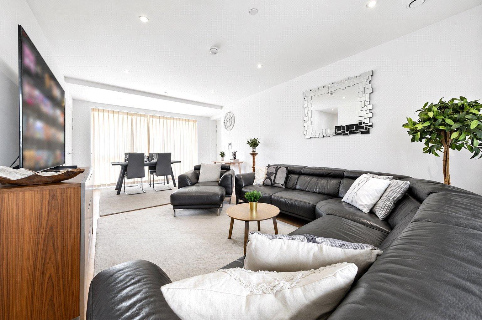 3 bedroom property for sale in London | Robinson Jackson