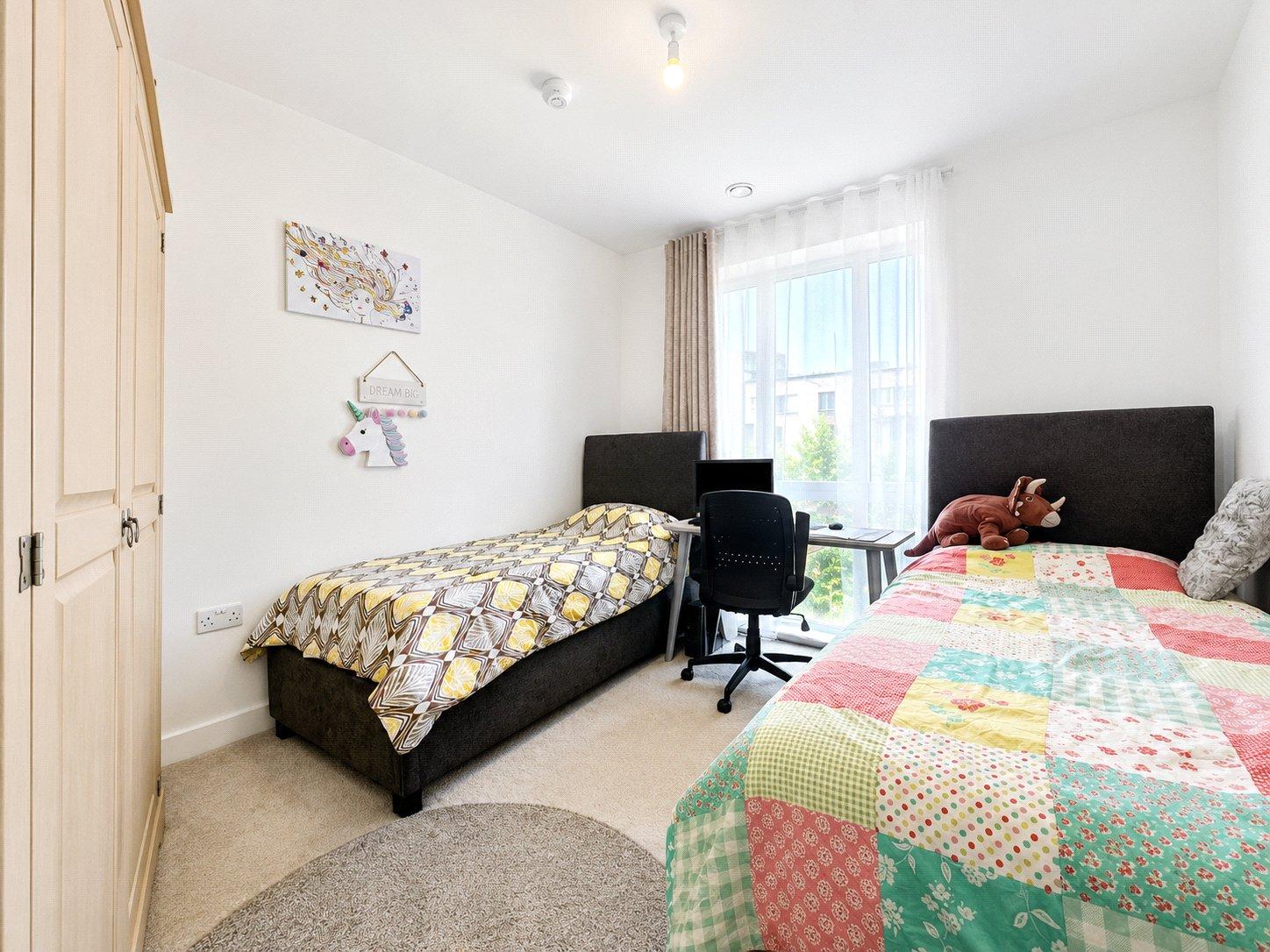 3 bedroom property for sale in London | Robinson Jackson