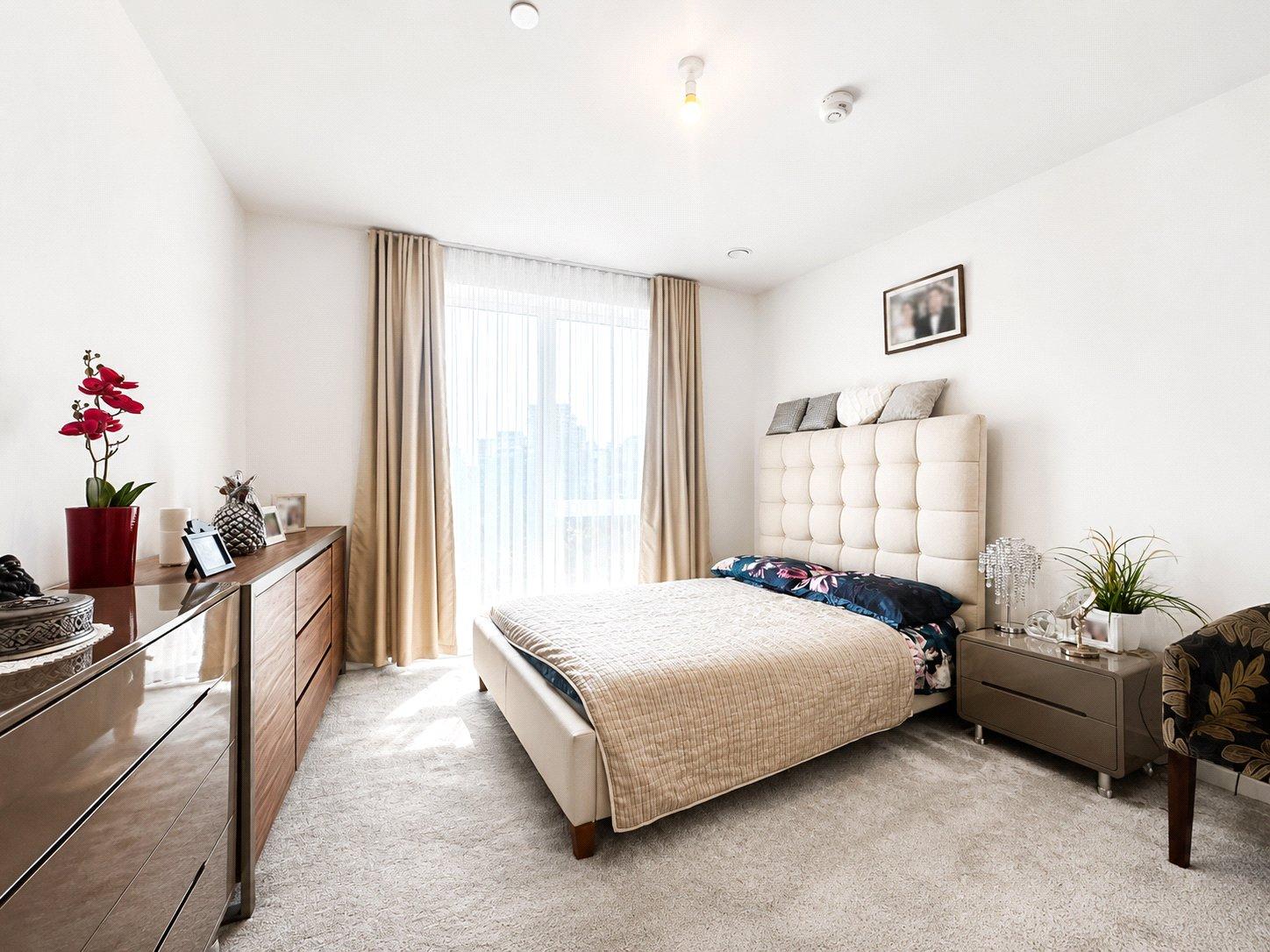 3 bedroom property for sale in London | Robinson Jackson
