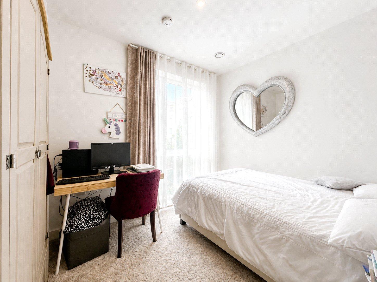 3 bedroom property for sale in London | Robinson Jackson