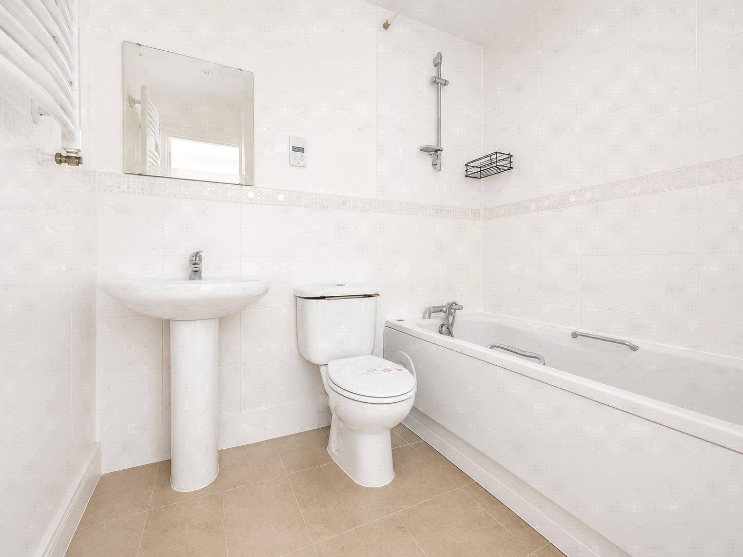 3 bedroom property for sale in London | Robinson Jackson