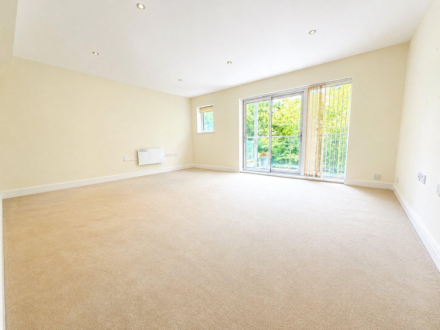 3 bedroom property for sale in London | Robinson Jackson