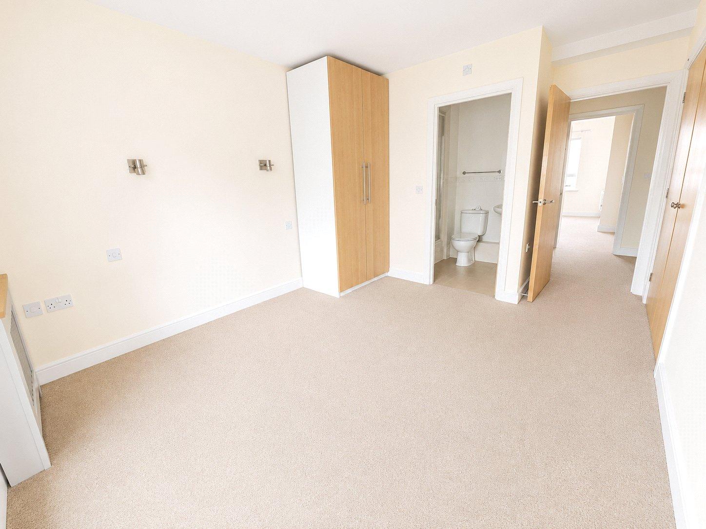 3 bedroom property for sale in London | Robinson Jackson
