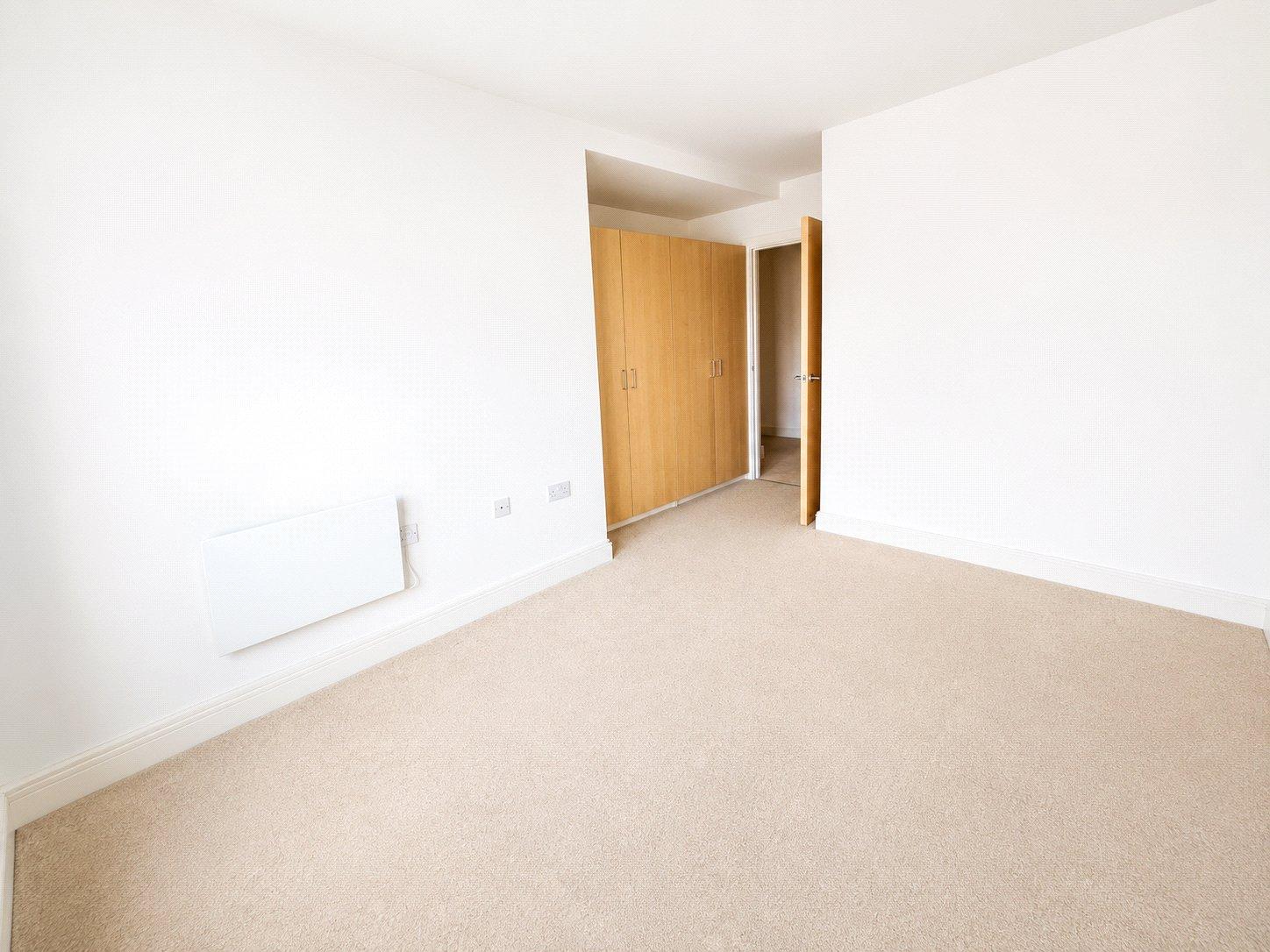3 bedroom property for sale in London | Robinson Jackson