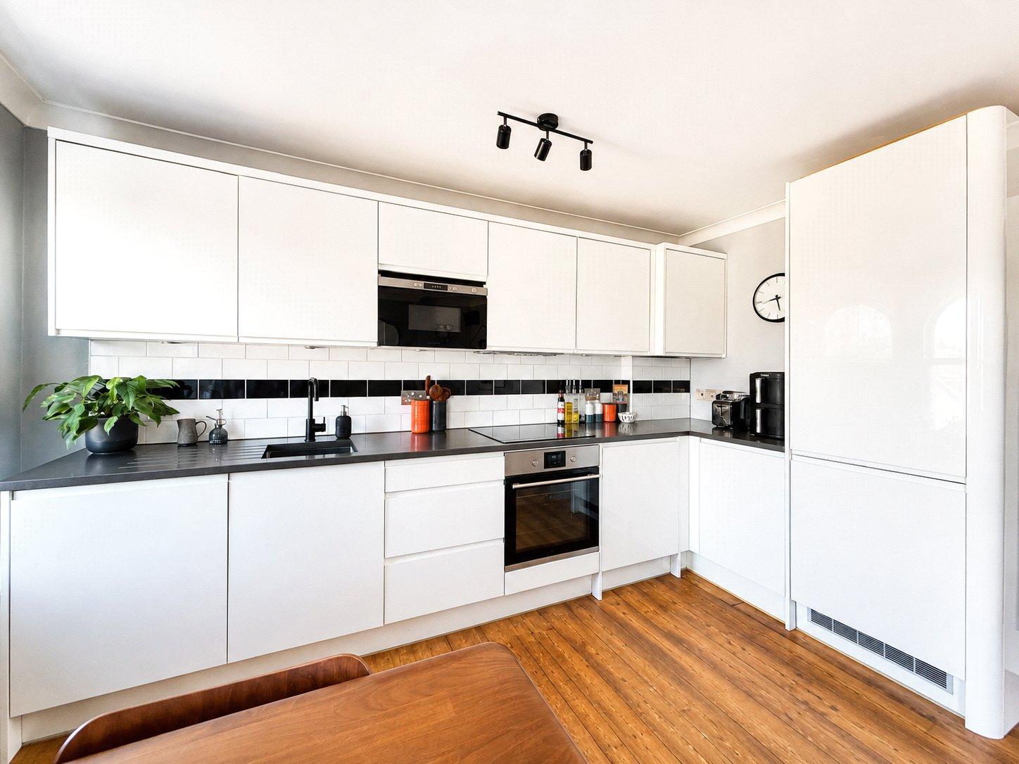 2 bedroom property for sale in London | Robinson Jackson
