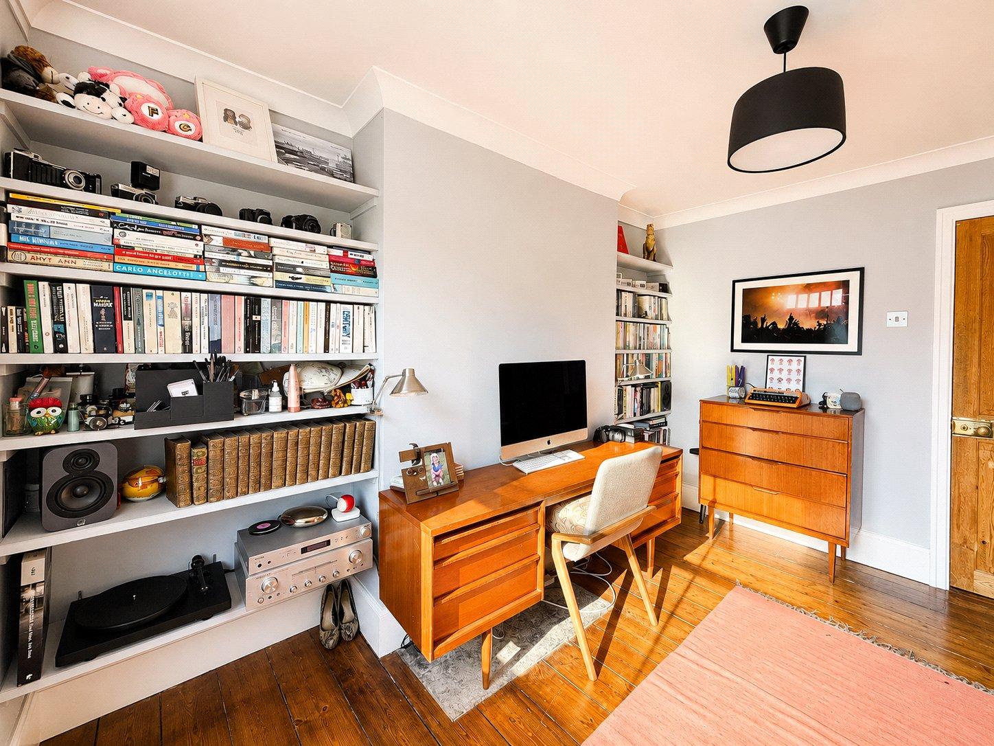 2 bedroom property for sale in London | Robinson Jackson