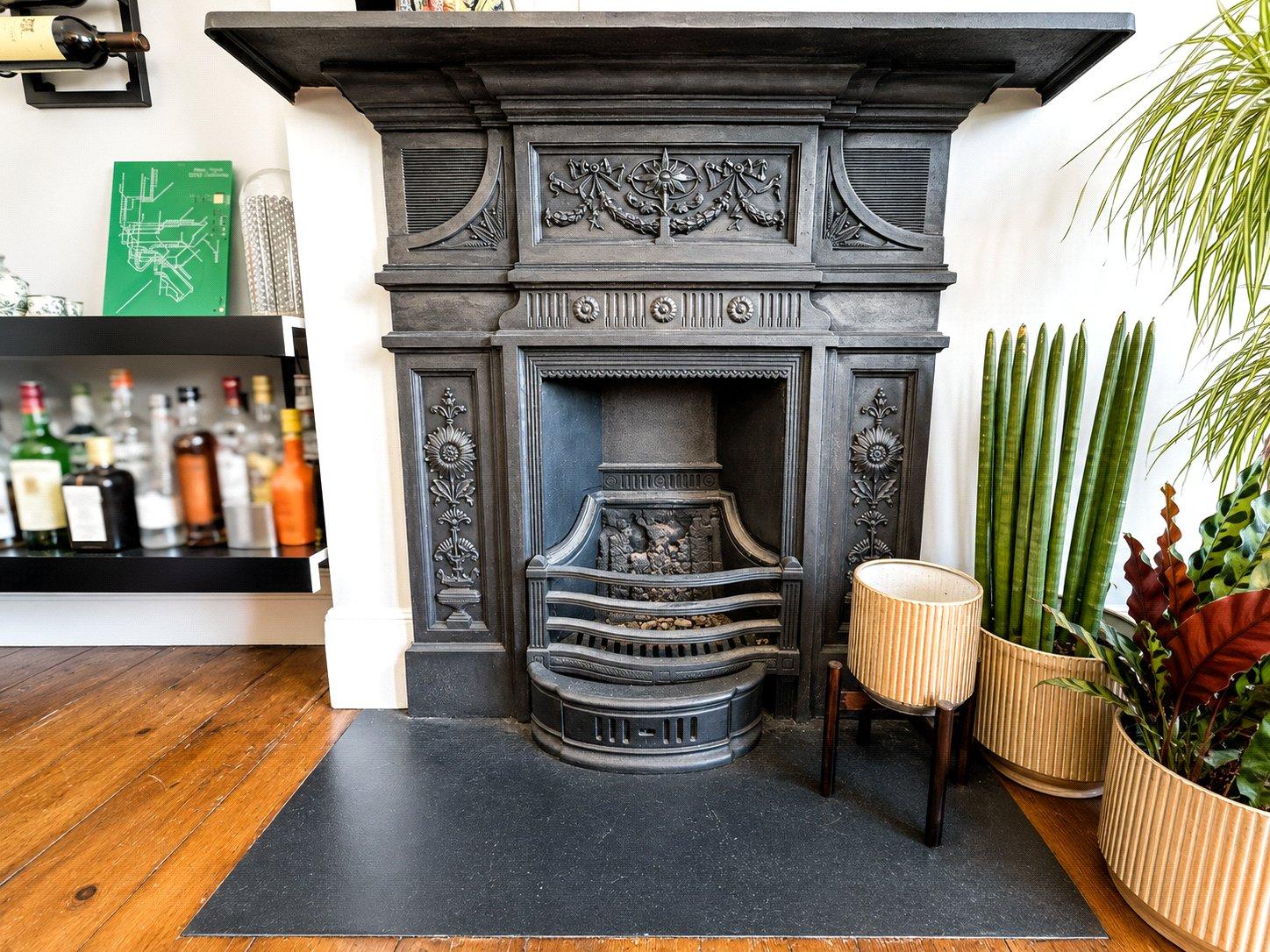 2 bedroom property for sale in London | Robinson Jackson
