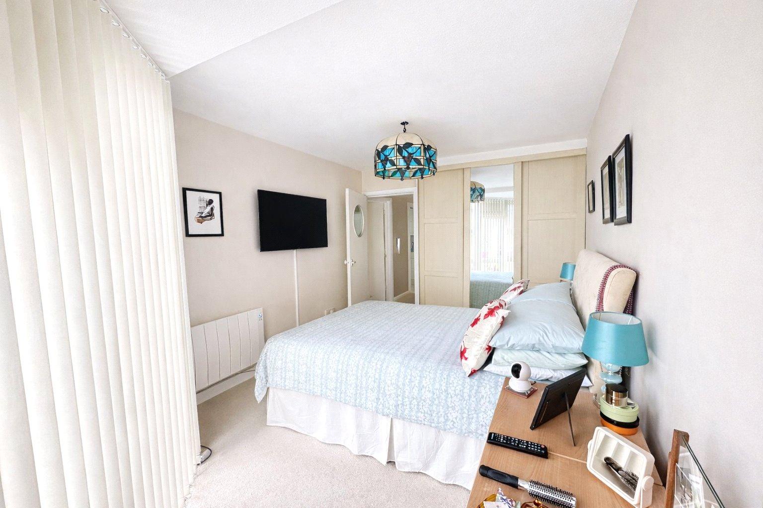 2 bedroom property for sale in London | Robinson Jackson