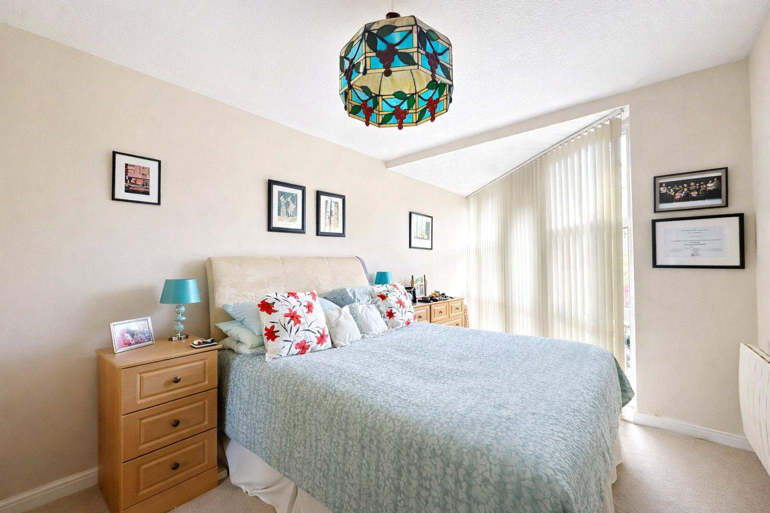 2 bedroom property for sale in London | Robinson Jackson