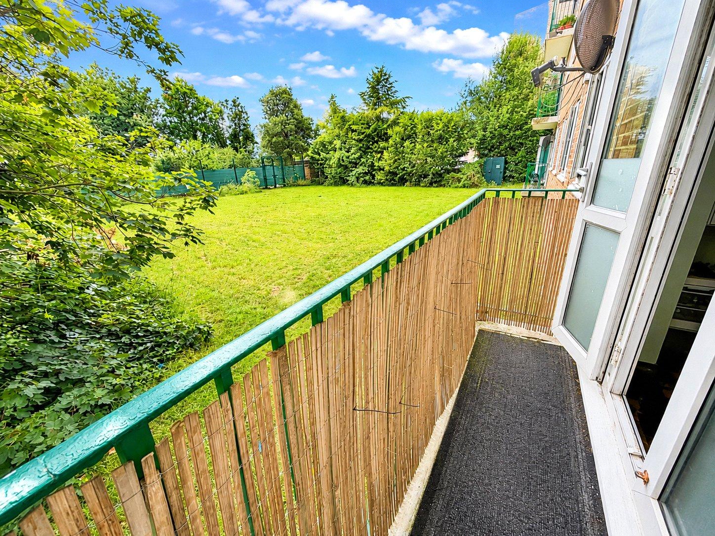 2 bedroom property for sale in London | Robinson Jackson