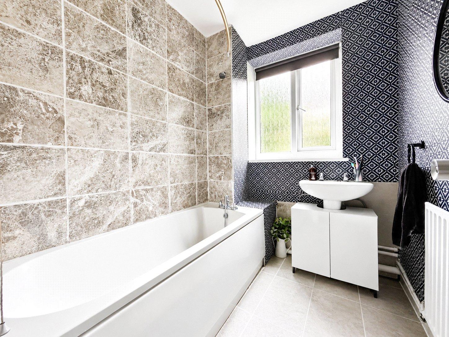 2 bedroom property for sale in London | Robinson Jackson