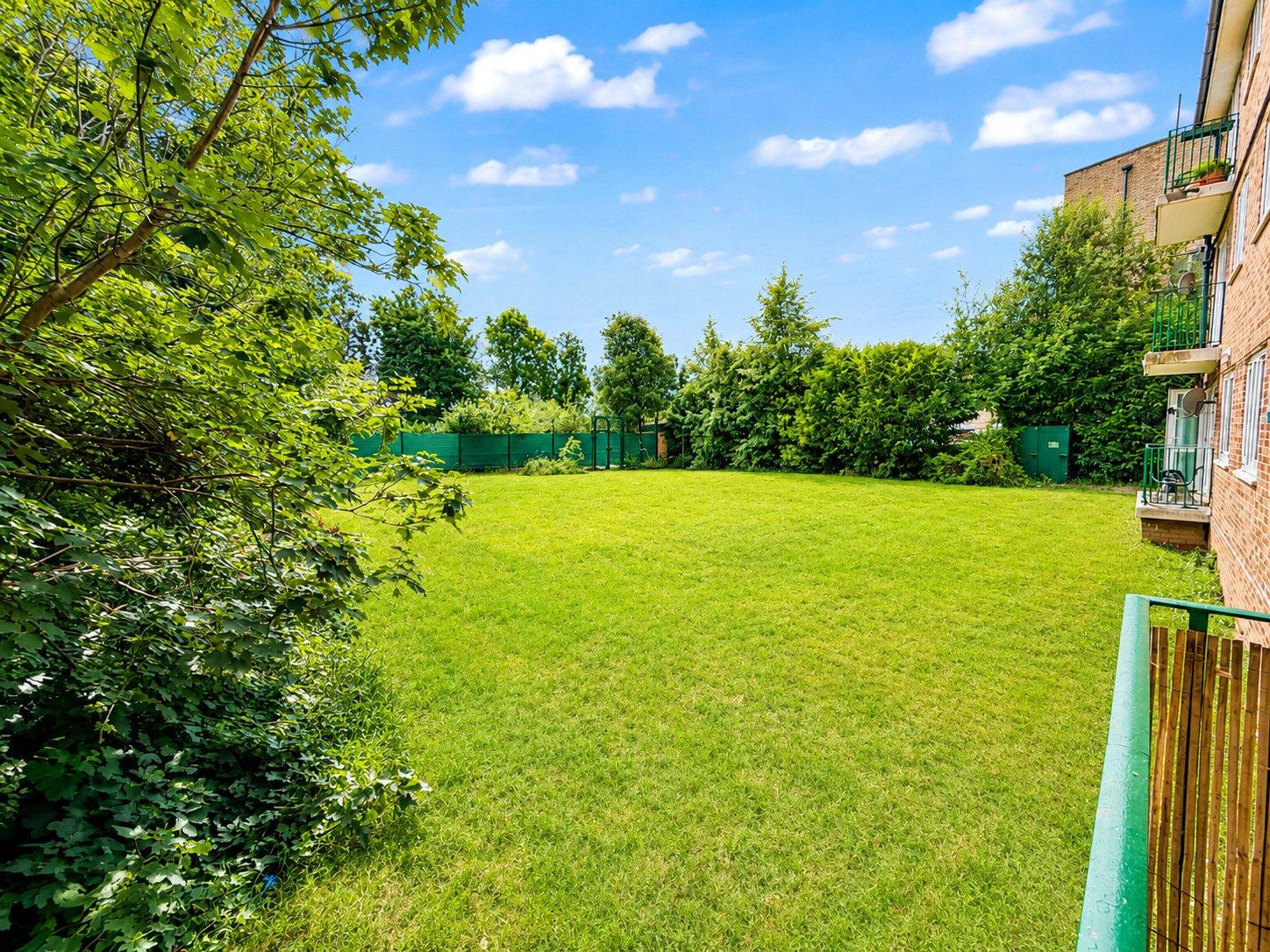 2 bedroom property for sale in London | Robinson Jackson