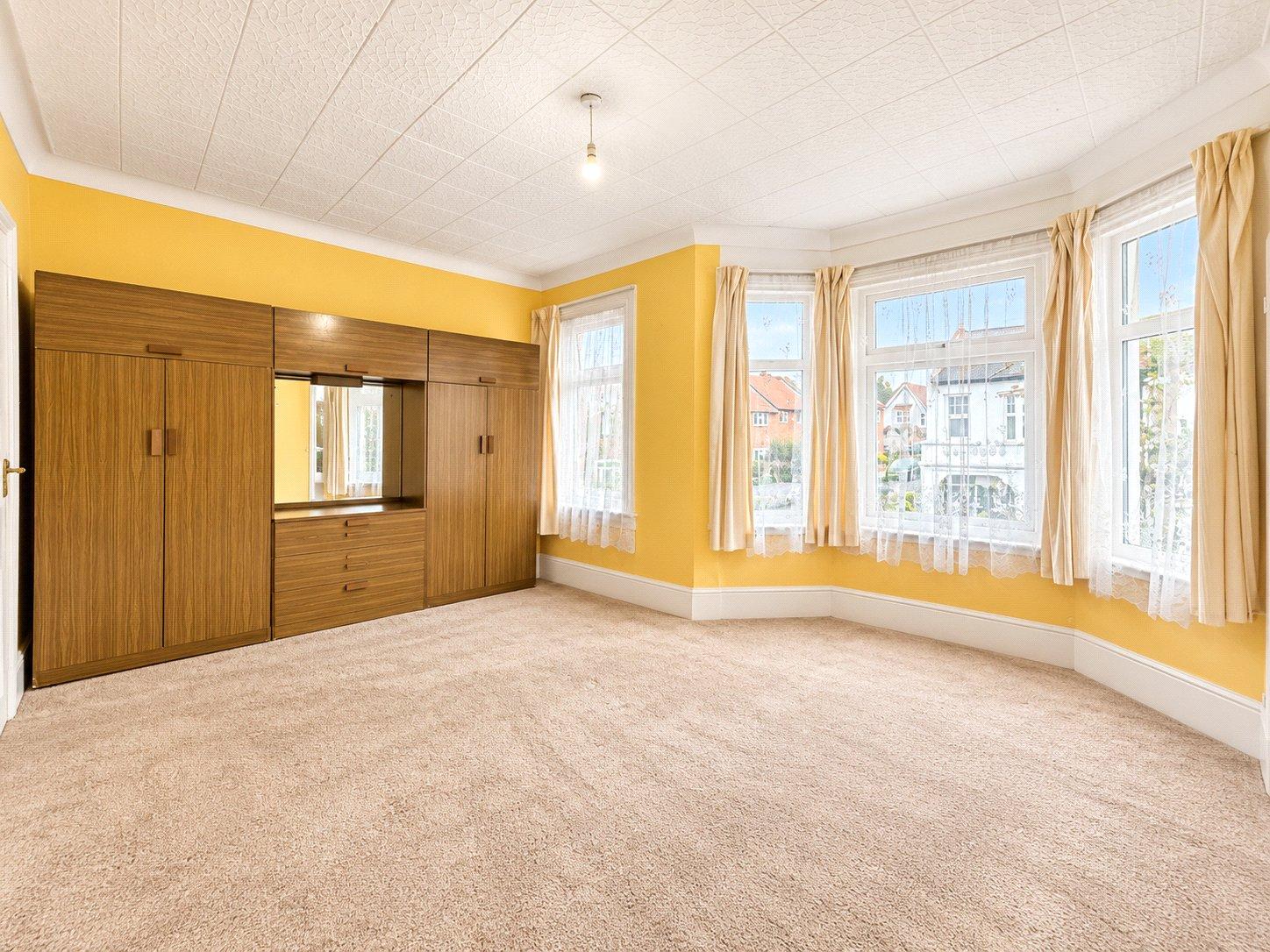 3 bedroom house for sale in London | Robinson Jackson