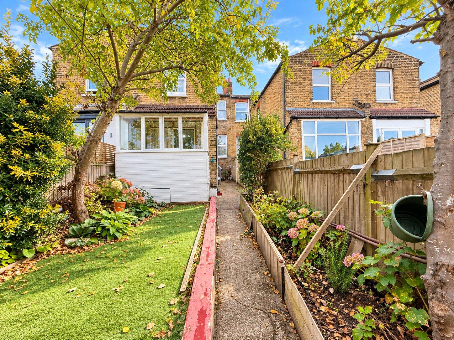 3 bedroom house for sale in London | Robinson Jackson