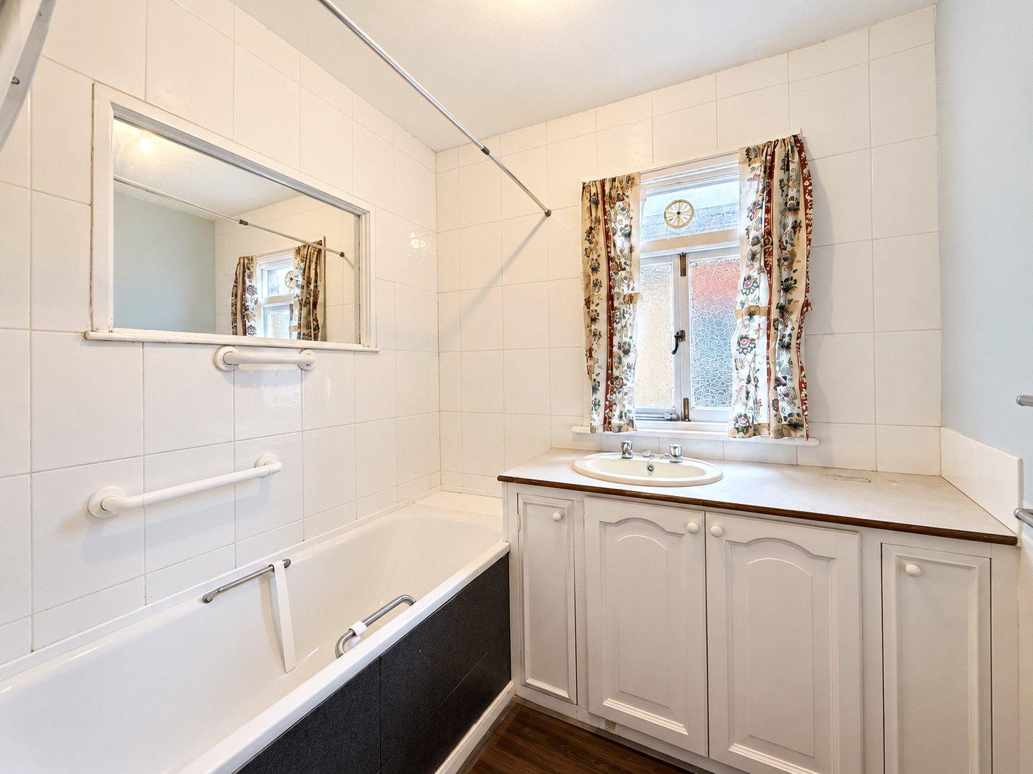 3 bedroom house for sale in London | Robinson Jackson