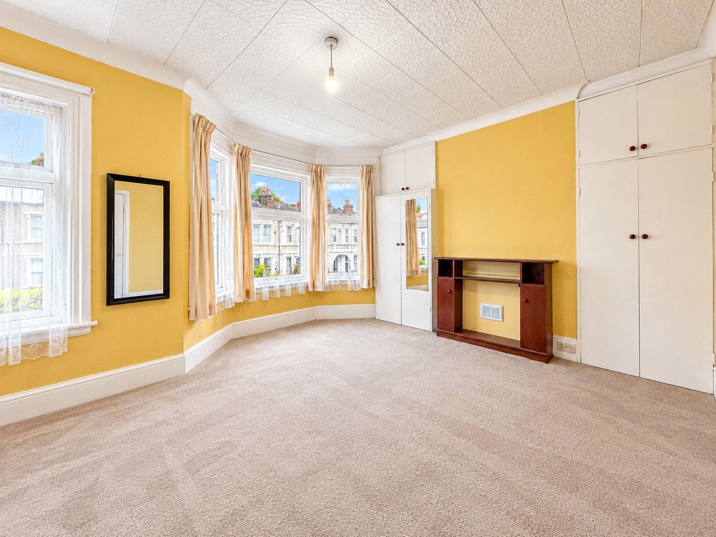 3 bedroom house for sale in London | Robinson Jackson