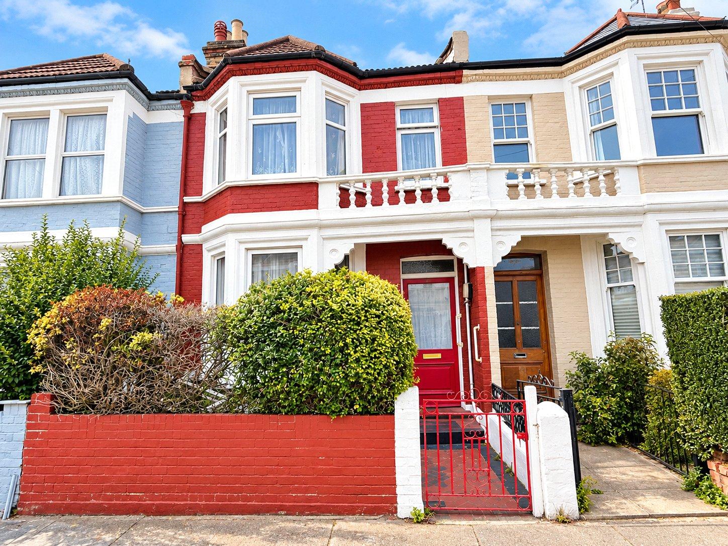 3 bedroom house for sale in London | Robinson Jackson
