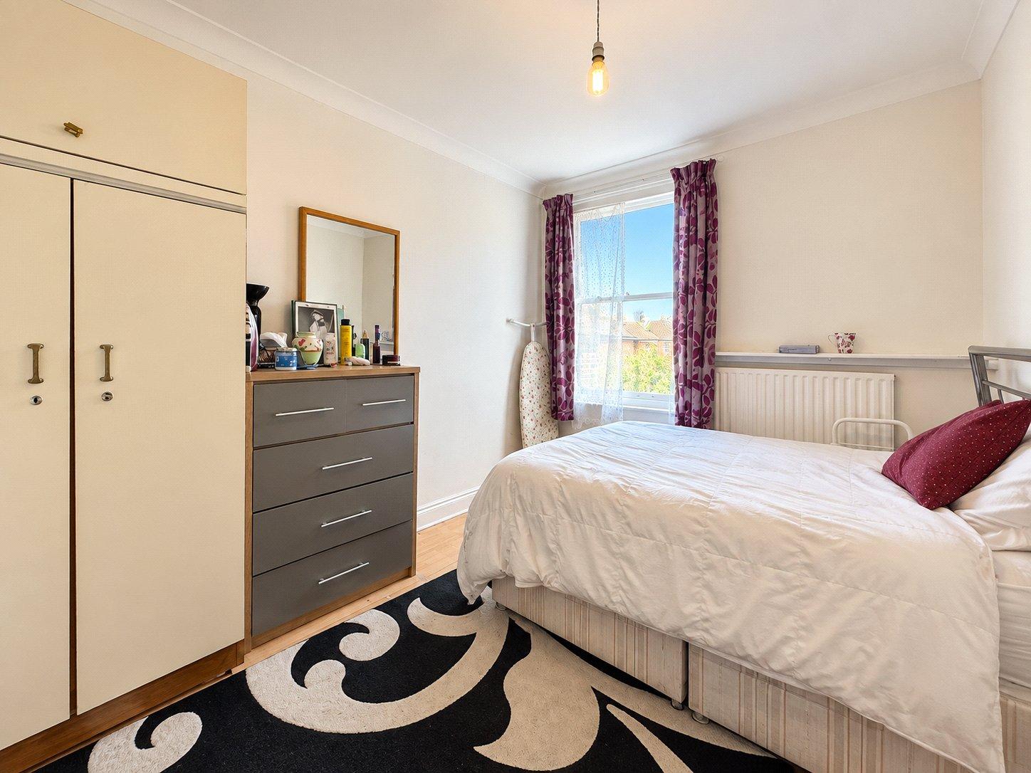 3 bedroom house for sale in London | Robinson Jackson