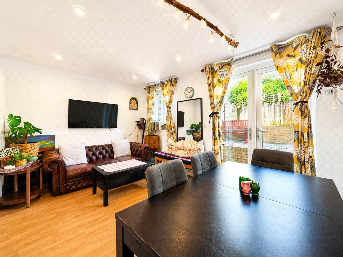 3 bedroom house for sale in London | Robinson Jackson