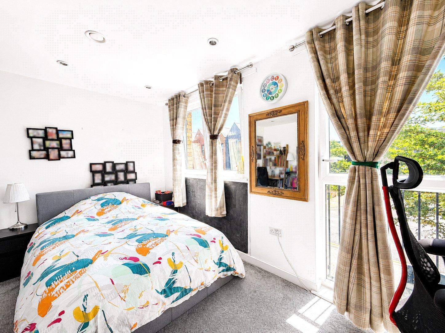 3 bedroom house for sale in London | Robinson Jackson