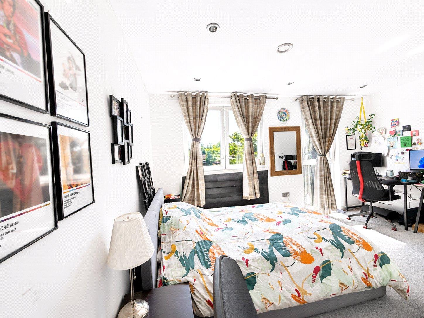3 bedroom house for sale in London | Robinson Jackson