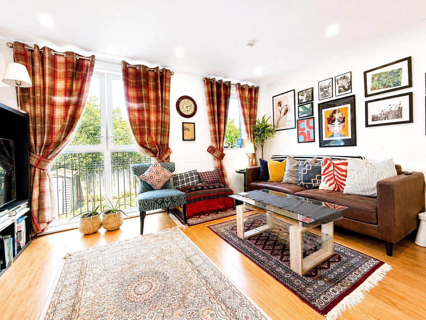3 bedroom house for sale in London | Robinson Jackson