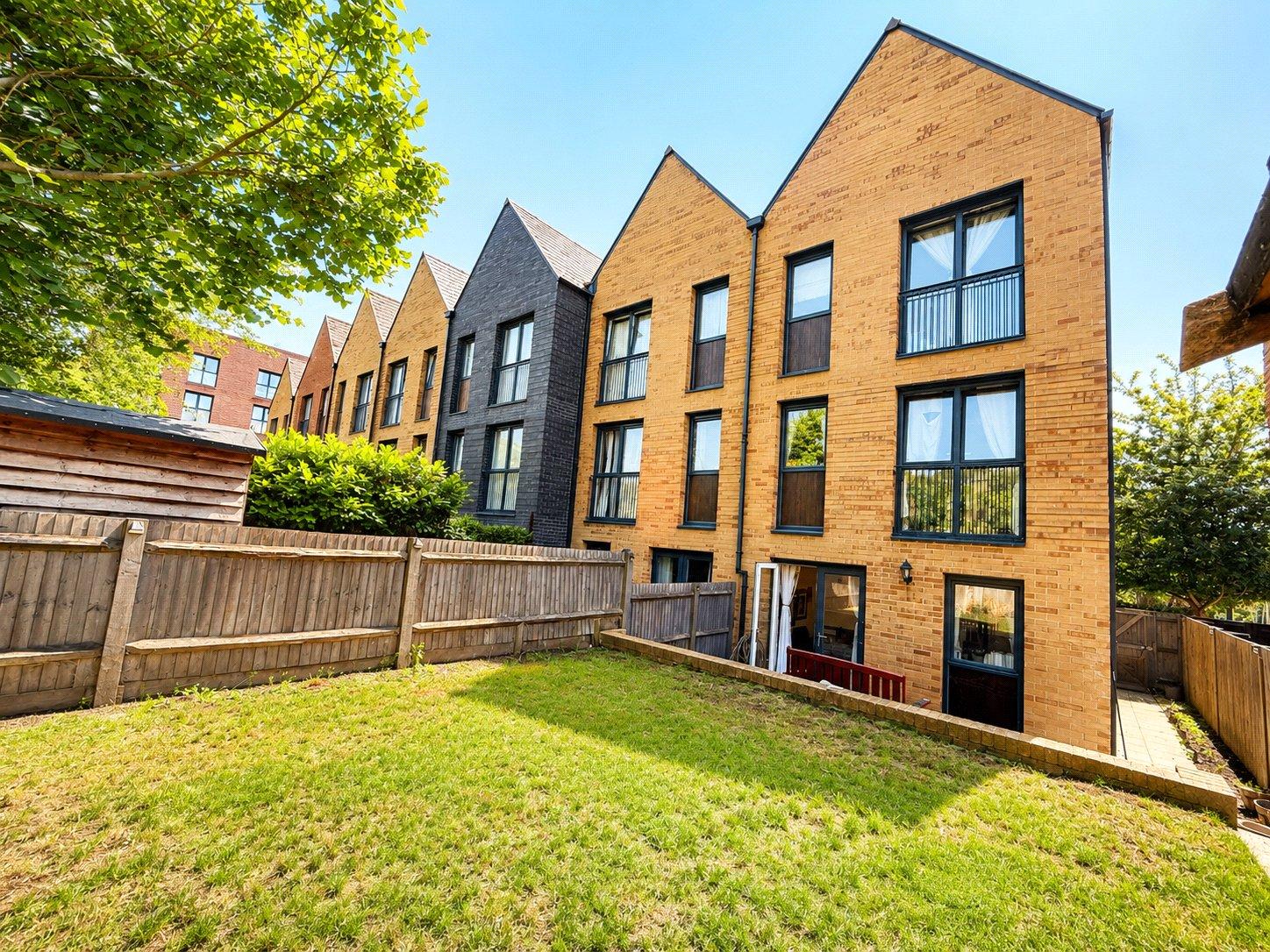 3 bedroom house for sale in London | Robinson Jackson