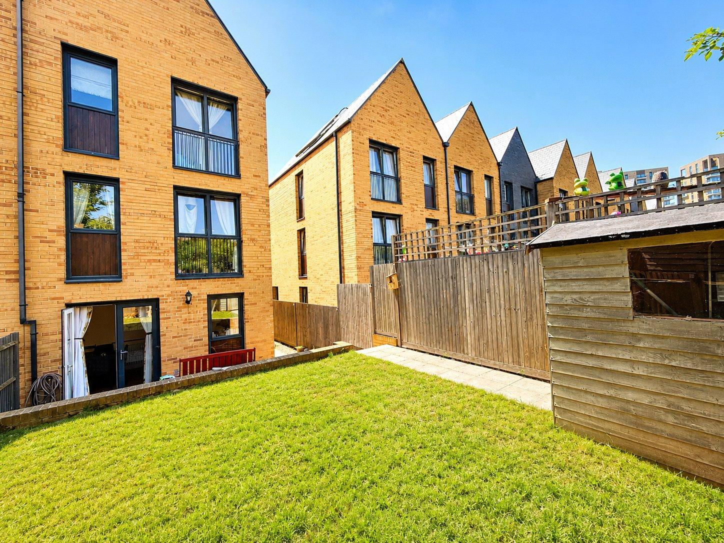 3 bedroom house for sale in London | Robinson Jackson