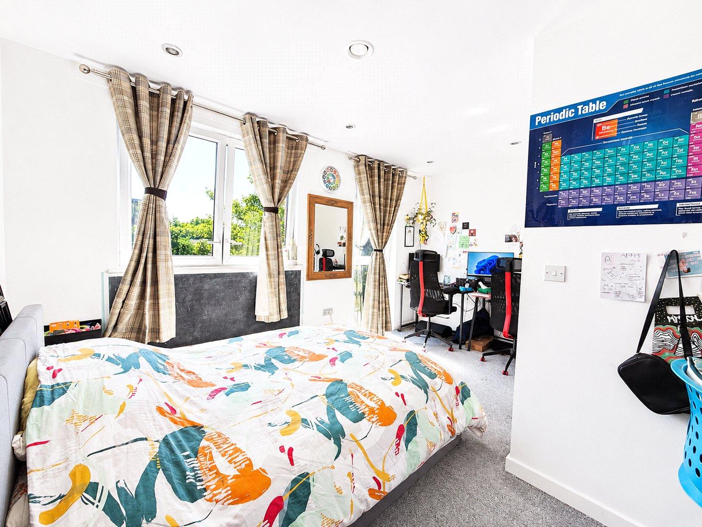 3 bedroom house for sale in London | Robinson Jackson