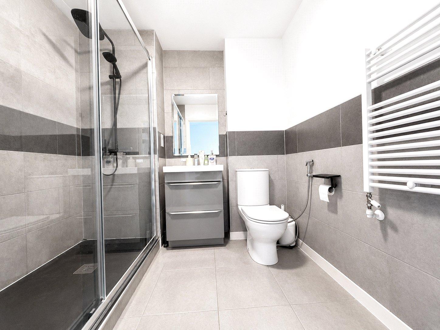 3 bedroom house for sale in London | Robinson Jackson