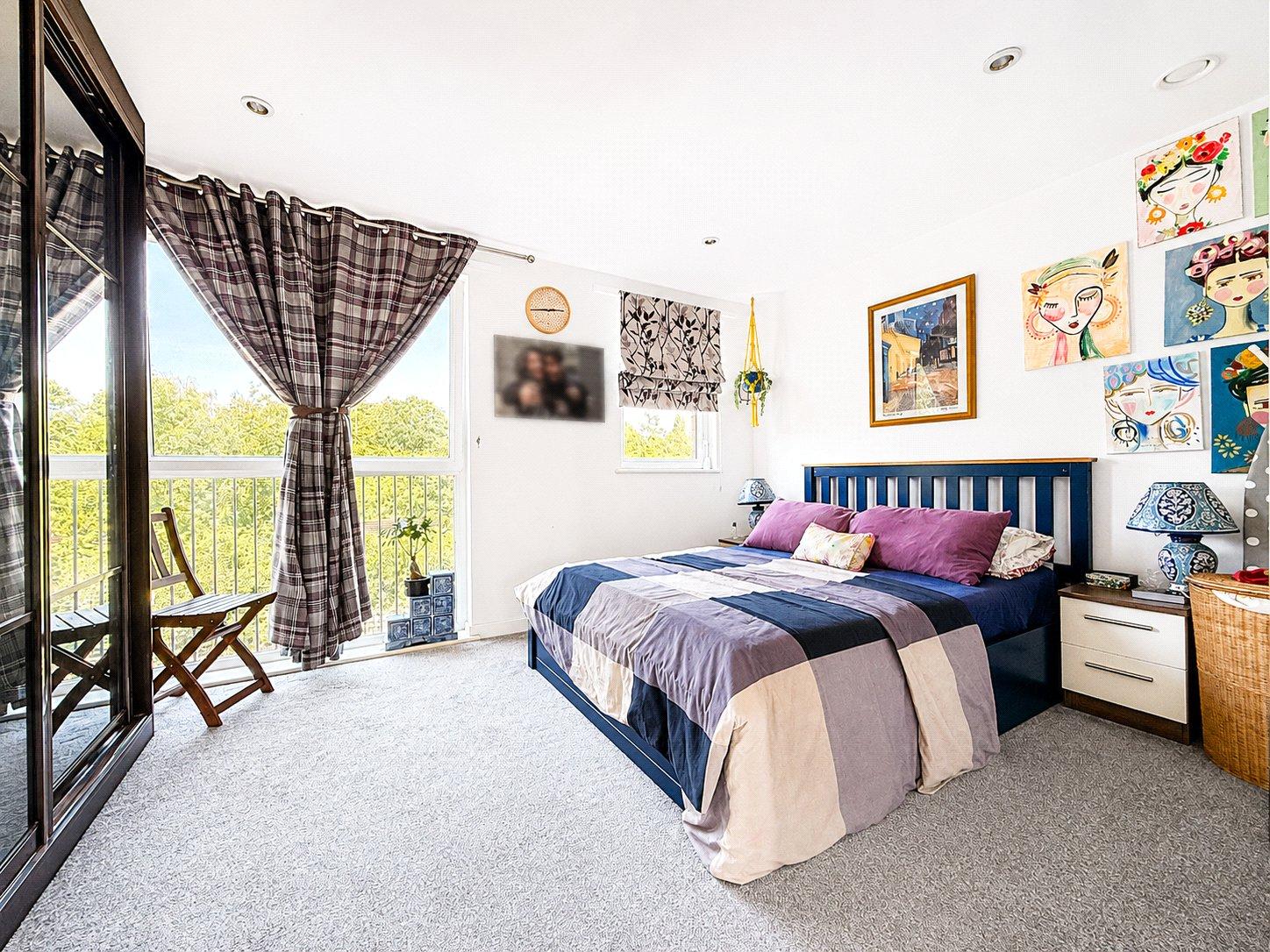 3 bedroom house for sale in London | Robinson Jackson
