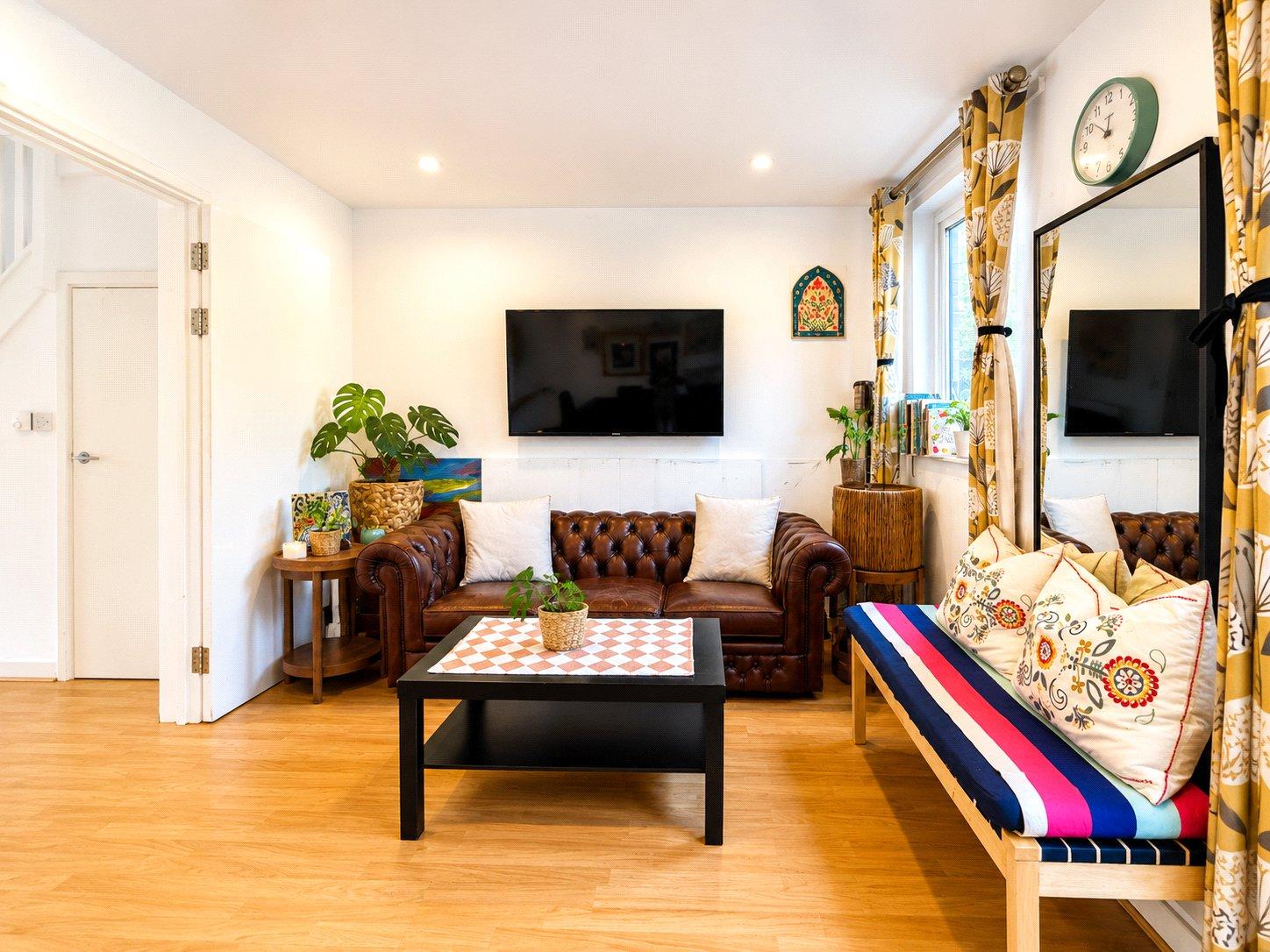 3 bedroom house for sale in London | Robinson Jackson