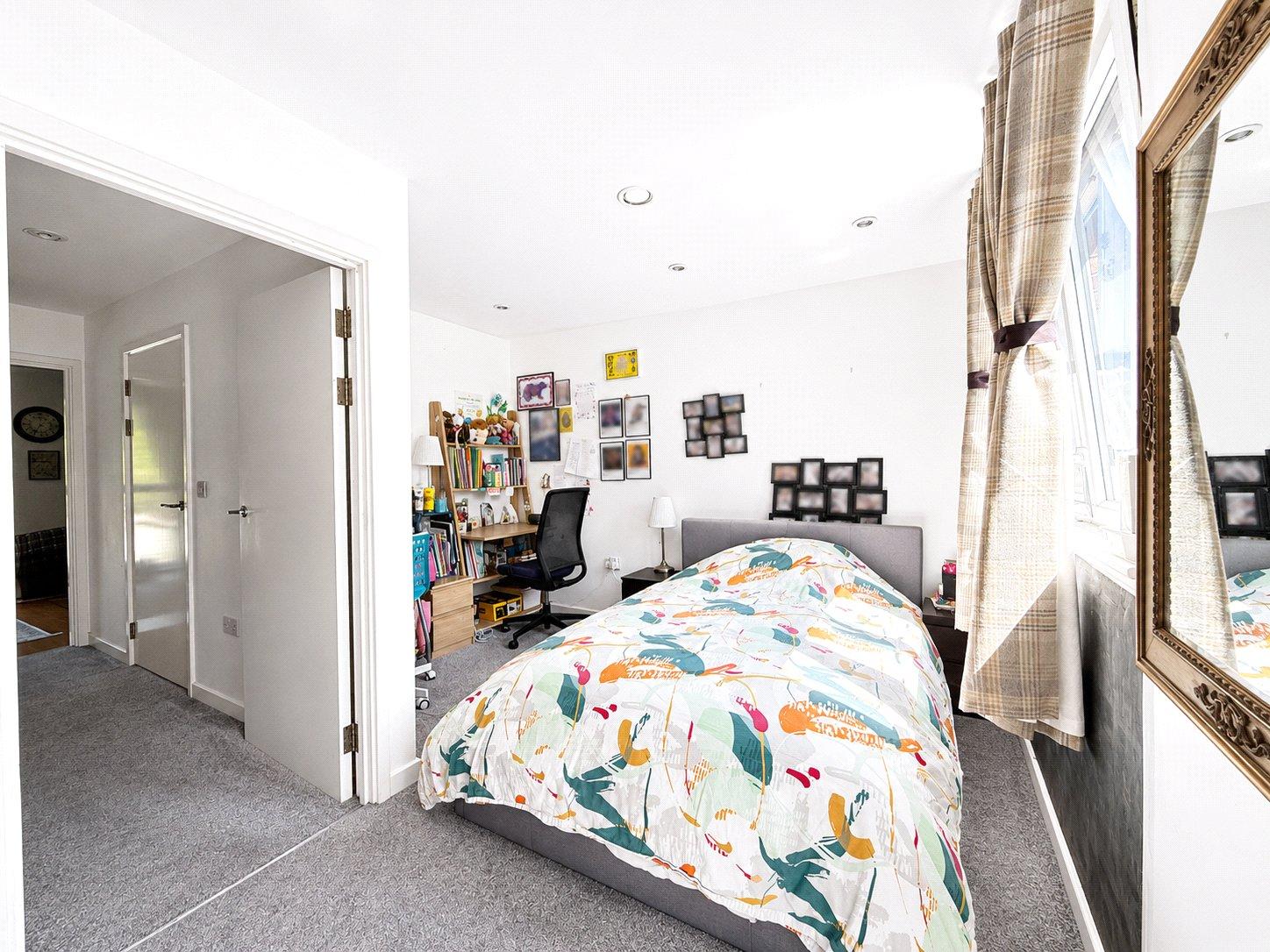 3 bedroom house for sale in London | Robinson Jackson