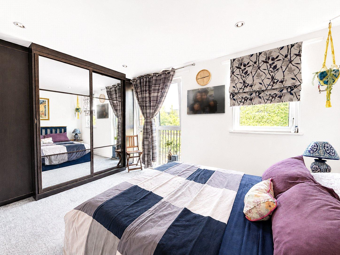 3 bedroom house for sale in London | Robinson Jackson